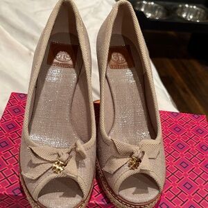 Chic Beige Espadrille Peep-Toe Wedges